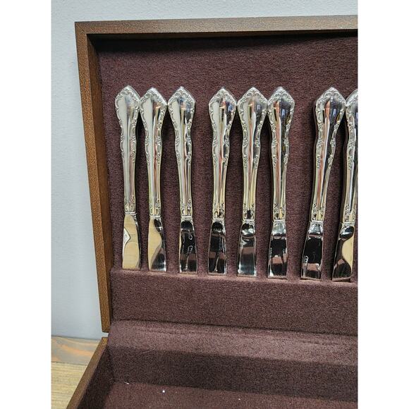 Distinction Deluxe Stainless by Oneida HH Flatware 93 Pieces - Picture 5 of 13